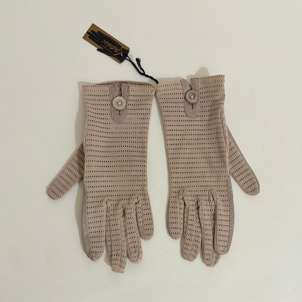 NWT Vintage STRETCHIES Beige Nylon Gloves Faux Leather Palm Button Detail Retro